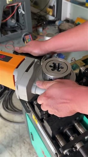 Handheld rebar threading machine