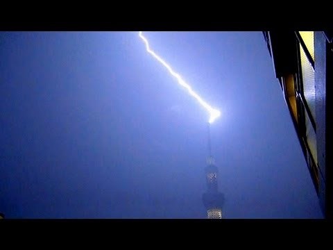 東京スカイツリーに落雷