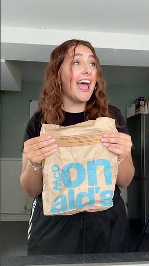 Hidden Mouse Trap Prank 🤣
