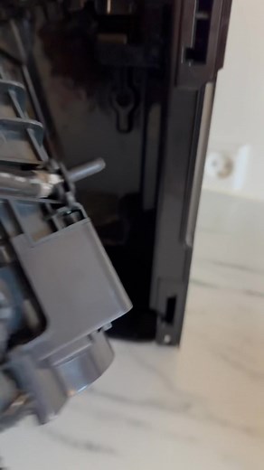 Jeg har brug for hjælp!!! Jeg har renset vores kaffemaskine - og nu er det som om delen ikke passer ind da den skal retur! (Den har ikke været skilt af!! ) hjæælllppp | Dorte Skjærbæk Løvendahl