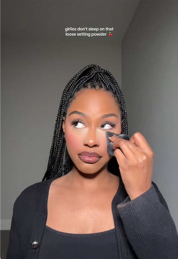 Enhance Your Look with Loose Setting Powder Tips