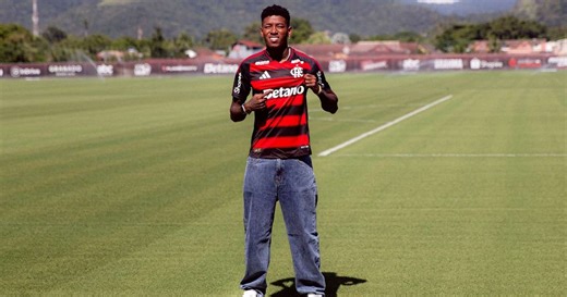 Vitão se emociona no Flamengo e afirma: "Maior clube do Brasil"