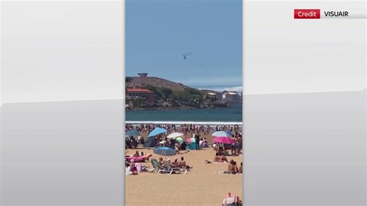 Spagna, caccia compie manovra rischiosa al Gijon AirShow