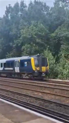 SWR Class 450 Desiros Passing Raynes Park With A Doppler