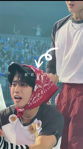 How a mouse causes a disaster, it's so adorable 😭🤣 #hanjisung #skz #idol #kpop #shorts #viralvideo