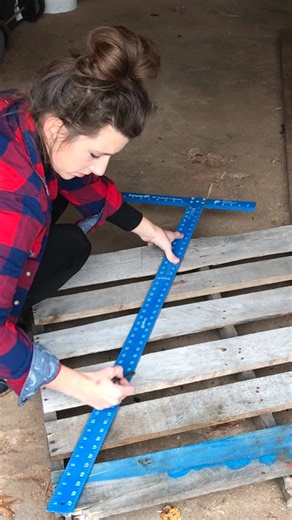 118K views · 499 reactions | Wrap a pallet in $3.24 string lights... | DIY with Hometalk | Facebook
