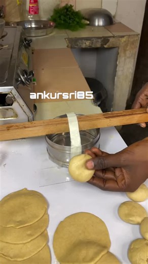 Ankur Srivastava on Instagram: "आत्मनिर्भर भारत 🇮🇳💪 स्वैग देख रहे हो लौंडे का!” #Jugaad #DesiHacks #IndianTalent #rotimaker"