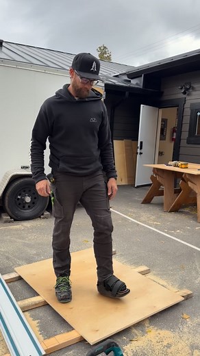 I worked with a cabinet installer back in the 90’s that used his tape like this.. My young ignorant self thought it was super dumb! Until I noticed I couldn’t keep up with him which bothered me..🤨 I started doing it as well and after I got used to it, I saw the light! 🤣 If your job/task only requires a tape and pencil, you should give this a try for a week and see what you think. You might be surprised. 🤷‍♂️😁 | Akribis leather