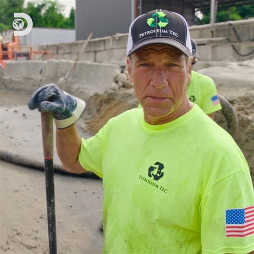 Concrete sludge ➡️ clean water💧 #DirtyJobs | Discovery Channel UK