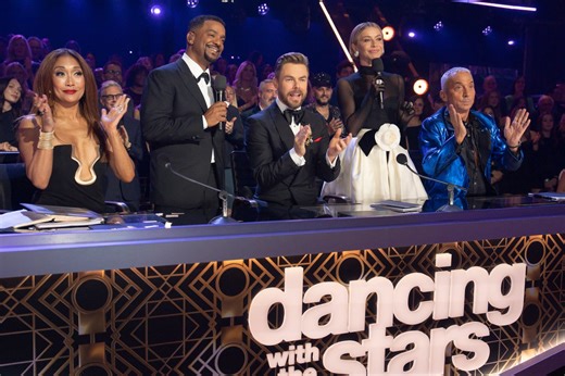 DWTS judge calls out audience member for heckling during live finale