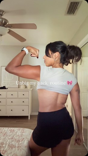 back & biceps = BEST day of the split this routine helped unbig my back and big my biceps 💪🏽🎀 B&B routine: 3x15 db rear delt fly 3x12 crossbody hammer curls superset 3x12 1-1-2 bent over row 3x12 cable bicep curls 3x12 cable face pulls 3x12 close grip rows 3x12 lat pull downs as always end with 20 mins stairmaster Ready to add structure and lock in your 2026 goals? Apply for 1:1 coaching 🔗 in bio 🎀 #fitnessjourney #healthyhabits #fitnessmotivation #healthylifestyle #backandbiceps #girlswhol