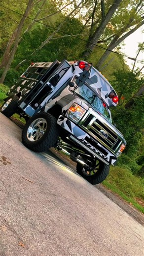 #BigComfy #busgonewild #fyp #Ford #nitto #shesafan