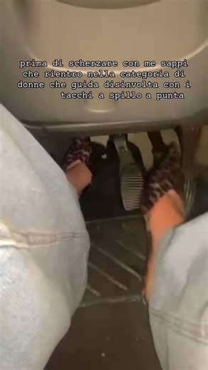 Parcheggio Creativo con Tacchi a Spillo