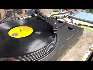 Hitachi HT-350 Turntable