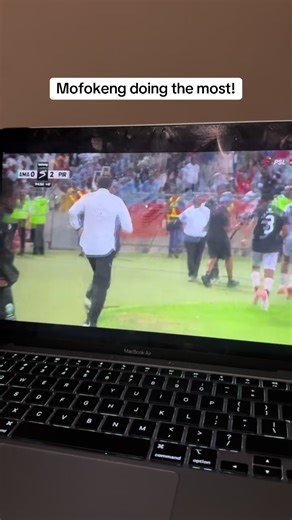 Relebohile Mofokeng on form!!! #Cellular #OrlandoPirates #mzansicomedy #sportsontiktok #fyp