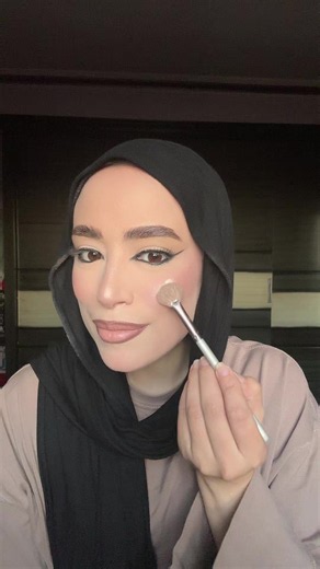 Makeup Tutorial by Yara Elshiply — Booking & Contact Info