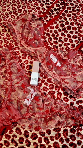 Bâton Rouge Paris on Instagram: "❤️ CONCOURS ❤️ Pour la Saint-Valentin, Bâton Rouge Paris s’associe à Chichi Castelnango 💄🤍 Un rouge, deux façons de le porter... 🎁 À gagner : - Une carte cadeau de 100 € chez Chichi Castelnango - La création d’un rouge à lèvres et d’un blush sur mesure, lors d’un atelier chez Bâton Rouge Paris Pour participer : ✨ Suivre @batonrougeparis et @chichicastelnangoparis ✨ Liker ce post ✨ Inviter un(e) ami(e) en commentaire Concours valable jusqu’au 17/02 Bonne chance