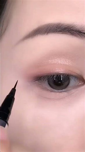 Perfect Eyeliner for Beginners | Smooth Eyeliner Pencil Tutorial 🔥#eyetips#makeuptutorial #shorts#be
