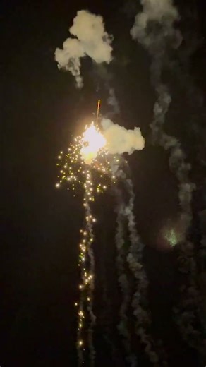 Miracle ~ 25 Shot Thunder King W/Color Tails #fireworks