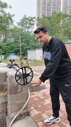 Deep-sea probes can reach depths of 1-7 meters, feature long-lasting batteries, and are suitable for exploration in various terrains. | TH Metal Detectors