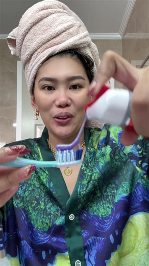 Achieve Whiter Teeth with Optic White Purple Pump