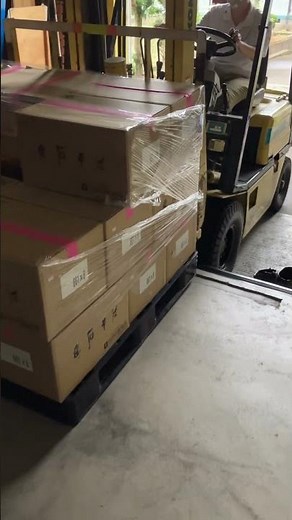 フォークリフト 爪の差し込み
