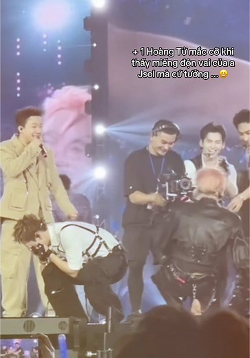 Mắc Cỡ Với Miếng Độn Vai Từ Jsol