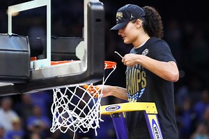 Who Are Lauren Betts’ Parents? Meet the Family Behind the 2026 WNBA Prospect | College Sports Network