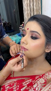 707K views · 6.3K reactions | IM Bride: S O H I N I এই ব্রাইডটি চেয়েছিল আমার বোনের বিয়ের লুকের মতন সাজতে, সাজানোর পর একদম আমার বোনের মতনই লাগছিল ওকে। . . #weddingseason #bridalmakeup #bengalibride #makeupsrtist #imbride #ishitaz_makeover | Ishitaz Makeover | Facebook