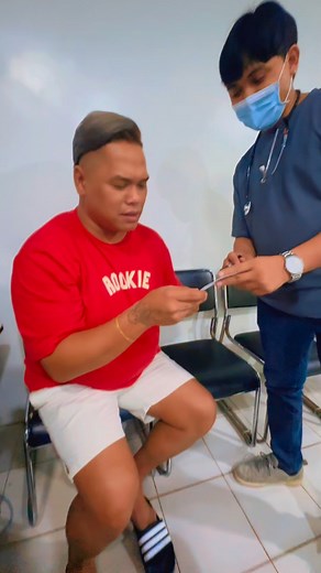 19K views · 115 reactions | DOCTOR SERYE!! Doctor reminds me to rest my left arm(affected arm) while wala pay event. Pero I can’t get over him…. Grave jud kaayo ka gwapo!! Kemmy: Hoist kung pwede pa lang sa arms nlng ko ni Doc Nei Ko Vasquez Sison charot…hahahahahaha basi diay aw Host Kemmy Dora with Handsome Doctor 六‍⚕️ | Host Kemmy Dora | Facebook
