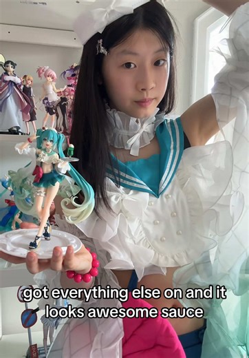 Hatsune Miku Cosplay: Review and Spin Show