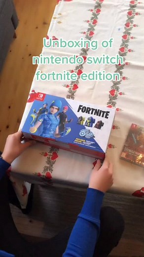 Unboxing de la Nintendo Switch Fortnite Edition