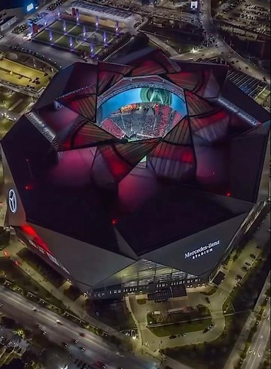Mercedes Builds Excellence: Watch the Stadium Roof Close Like a Work of Art - Mercedes-Benz Stadium