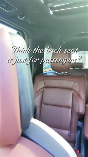 Think the back seat is just for passengers? Think again. The 2026 Navigator lets you move the front seats, adjust seat temperatures, control lighting, air quality, and media; right from the rear console. First-class comfort in every row. ✨ Doral Lincoln 📞 786.845.0900 🌐 www.dorallincoln.com 📍9000 NW 12th Street, Miami, FL 33172 #dorallincoln #DAGisMiami #LincolnExperience #DriveInStyle #oneononems #lincolnnautilus #LuxurySUV #lincolnnavigator #lincolncorsair #lincolnaviator #MiamiLuxury #wear