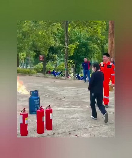 소방교육 시간에 소화기로 불을 끄랬더니...