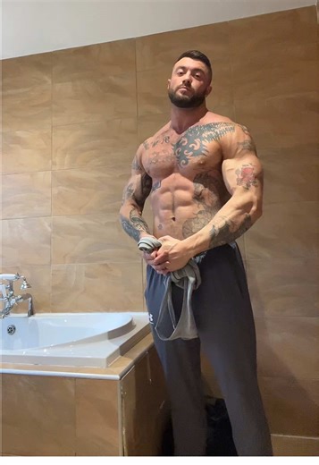 What’s your type ? #muscle #hunk