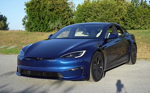2022款特斯拉 Model S 交付 | 试驾、灯光秀、游戏