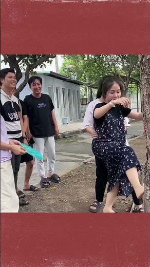 Mai Ma Mi mặc váy vẫn ga lăng leo cây hái xoài cho cả Team Khương Dừa