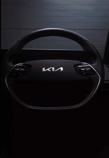 Un año después, sigo sintiendo lo mismo: libertad. Con el EV6 descubrí que manejar puede ser silencioso, potente y lleno de intención. Me acompaña en mis días reales, en mis rutinas y en esos momentos que me recuerdan por qué elegí un auto eléctrico. ⚡️ Después de un año, lo volvería a elegir. ❤️ Descubre lo que es la movilidad sostenible con @kiaecuador. #Kia #MovementThatInspires