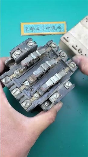 There's something valuable inside the contactor. #music #bass #electronicmusic #oscillator