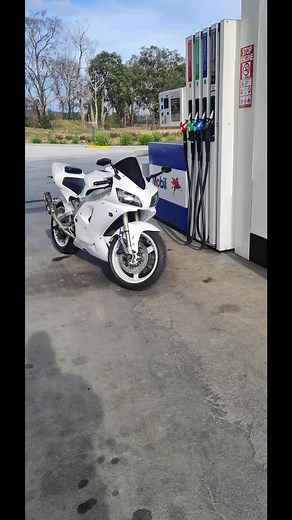 When you have the day off and the weather is perfect to take the Old R1 Out #Yamaha #YZF #1999 #R1 #australia