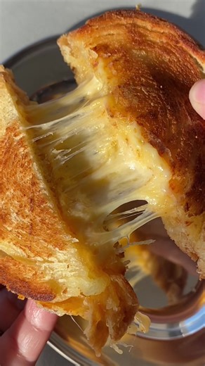 Grilled Cheese ASMR Experience: Satisfying Sound Cooking