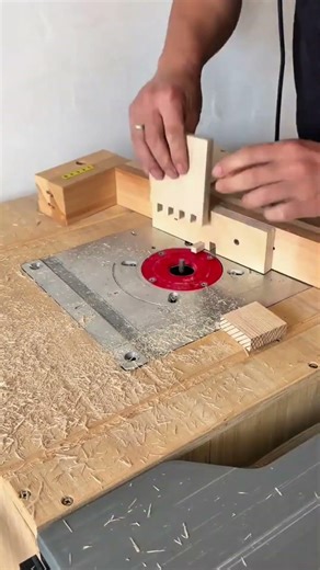 making precise finger joints on wooden boards using a high speed router table for a perfect fitting