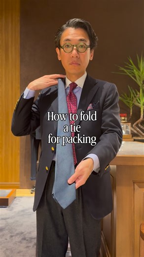 Takumi Morita on Instagram: "How to fold a tie for packing ご旅行や出張におすすめのネクタイの畳み方をご紹介します。 シワやクセになりづらく、コンパクトに畳む事ができます。 旅先ではハンガーにかける事をおすすめします。 ご参考になれば幸いです。 We will introduce how to fold a tie that is recommended for travel and business trips. It is difficult to wrinkle or get quirky, and it can be folded compactly. It is recommended to hang it on a hanger when traveling. I hope it will be helpful. #paulstuart #paulstuartaoyama #tie #travel #howto"