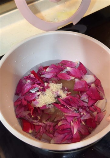 Healthy Edible Roses for Balcony Gardens