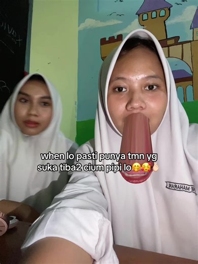 Tren Cium Pipi Teman: Momen Menggemaskan yang Hits