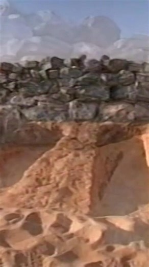 This video looks into the possibility that a wetter ancient environment may have helped move enormous stone blocks. The method probably involved ramps and wooden sledges for simpler movement. #AncientHistory #Archaeology #StoneBlocks #AncientTechnology #HistoricalEngineering From: Egypt Detectives S1 Ep2 | Timeline - World History