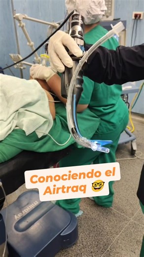 Dra Dabarya - Anestesiologa on Instagram: "🚨El Airtraq es un laringoscopio óptico, diseñado para facilitar la intubación endotraqueal, especialmente en casos difíciles, al ofrecer una visión mejorada de la glotis a través de su sistema de lentes y prismas, sin requerir hiperextensión del cuello, y guiando el tubo traqueal por un canal integrado, siendo útil en emergencias, pacientes con movilidad limitada del cuello o anatomías difíciles. 🤓💪😇 #airtraq #viaaerea #anestesiologia #intubacion #f