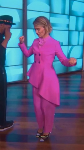 Sarah Paulson Dancing Meme Compilation