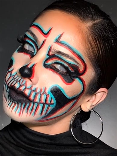 Glitch in the Matrix This chromatic aberration skull look took some serious patience! If you want to see exactly how I layered these colors to get that 3D effect, I just dropped the full in-depth tutorial. 🔗 Link in bio to watch the full breakdown #chromaticaberration #sfxmakeup #glitchcore #makeupartist #makeuptutorial